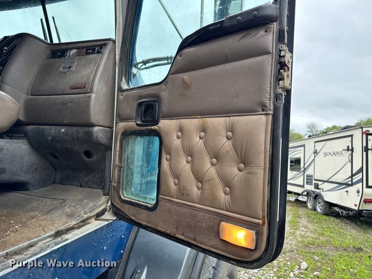 image for item YA3327 2006 Kenworth T800 dump truck