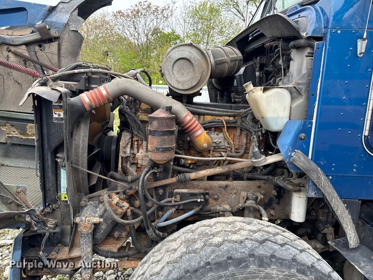 image for item YA3327 2006 Kenworth T800 dump truck