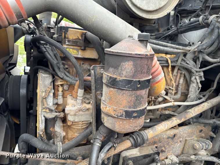 image for item YA3327 2006 Kenworth T800 dump truck