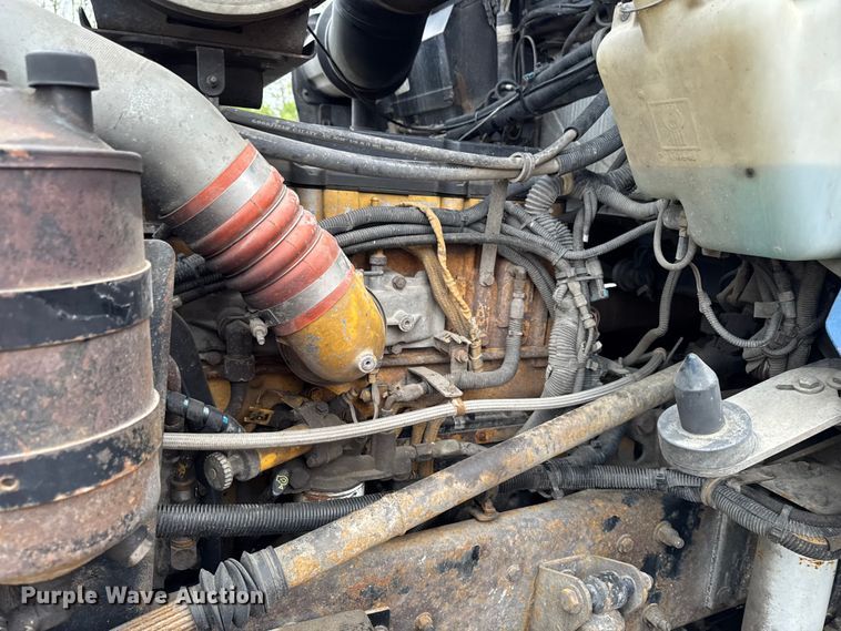 image for item YA3327 2006 Kenworth T800 dump truck
