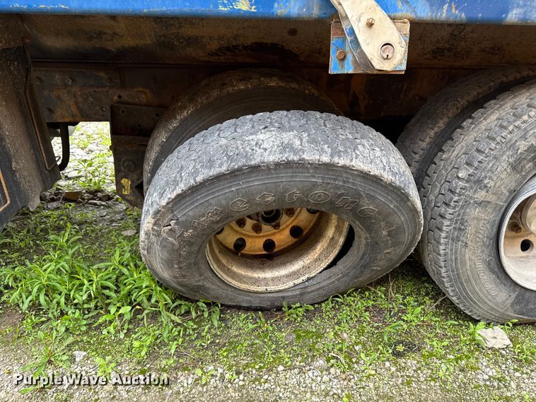 image for item YA3327 2006 Kenworth T800 dump truck