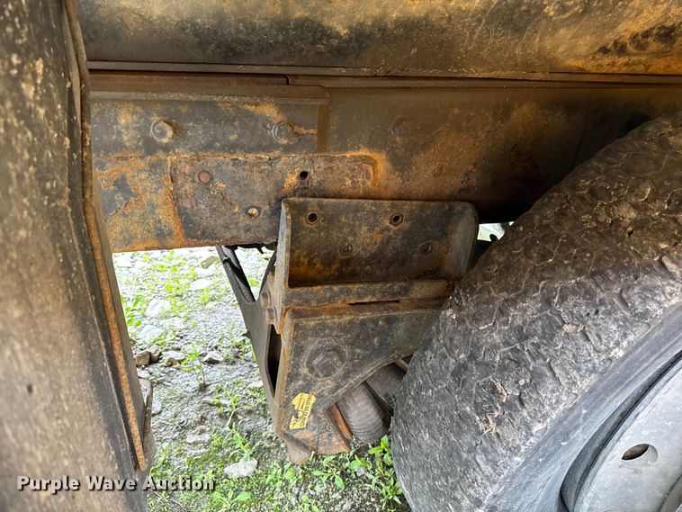 image for item YA3327 2006 Kenworth T800 dump truck