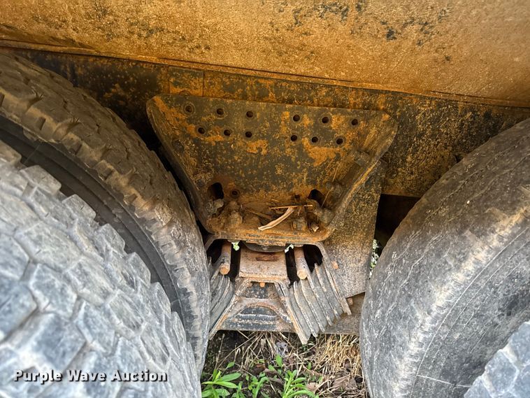 image for item YA3327 2006 Kenworth T800 dump truck