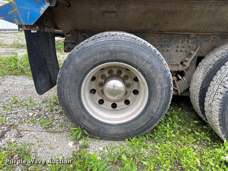 image for item YA3327 2006 Kenworth T800 dump truck