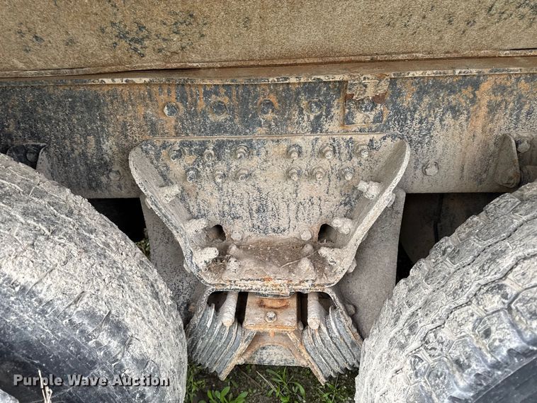 image for item YA3327 2006 Kenworth T800 dump truck