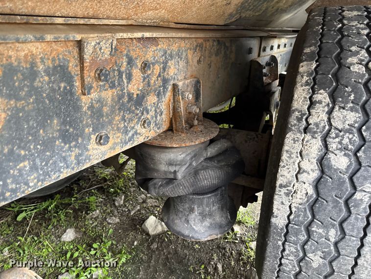 image for item YA3327 2006 Kenworth T800 dump truck