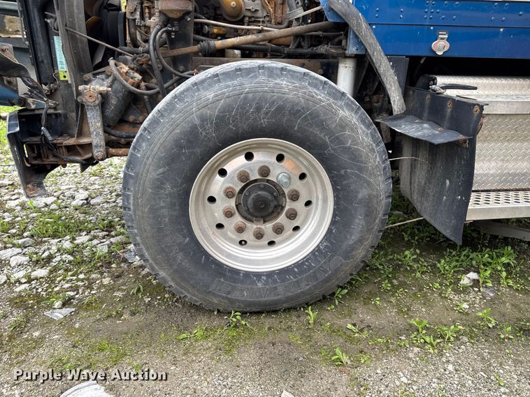 image for item YA3327 2006 Kenworth T800 dump truck