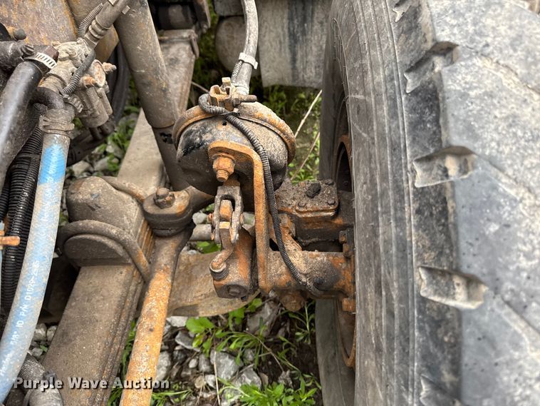 image for item YA3327 2006 Kenworth T800 dump truck