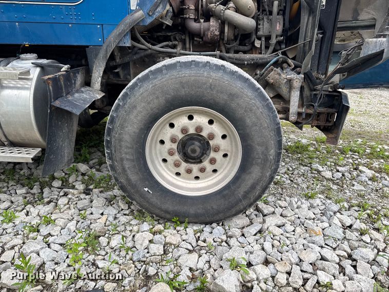 image for item YA3327 2006 Kenworth T800 dump truck