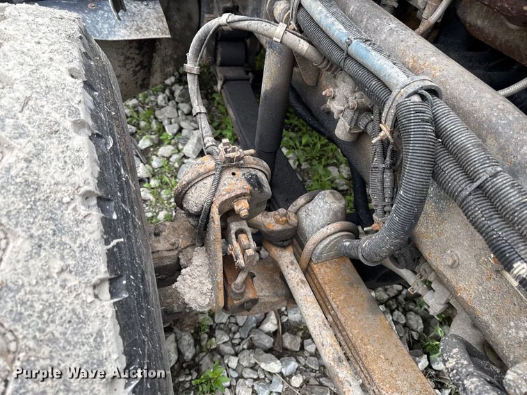 image for item YA3327 2006 Kenworth T800 dump truck