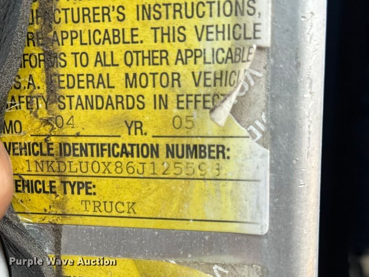 image for item YA3327 2006 Kenworth T800 dump truck