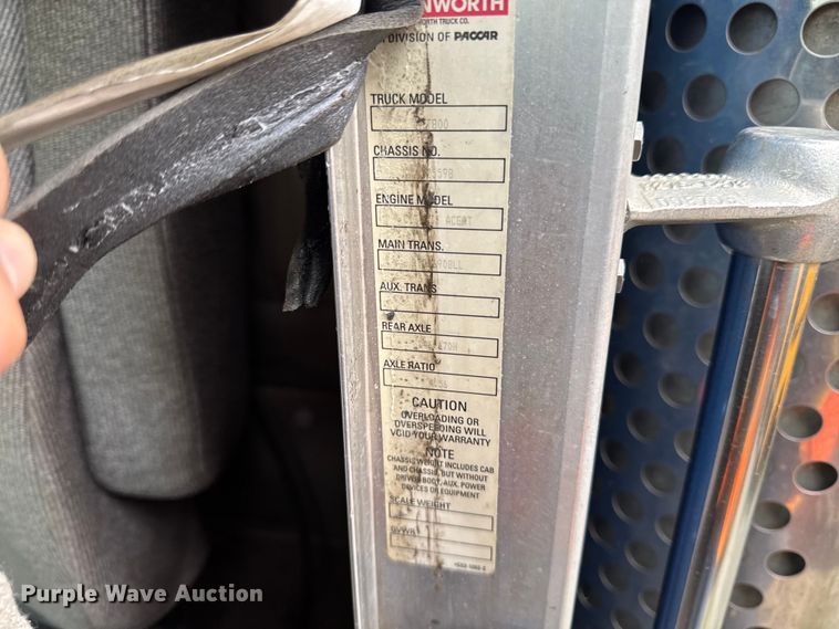 image for item YA3327 2006 Kenworth T800 dump truck