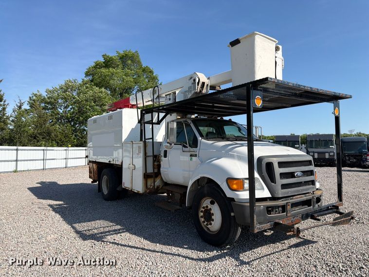 image for item YA3521 2015 Ford F750 Super Duty forestry bucket truck