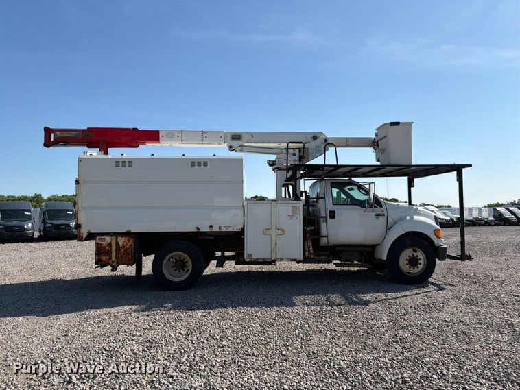 image for item YA3521 2015 Ford F750 Super Duty forestry bucket truck
