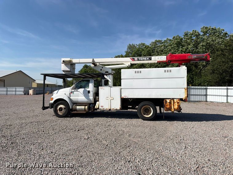 image for item YA3521 2015 Ford F750 Super Duty forestry bucket truck