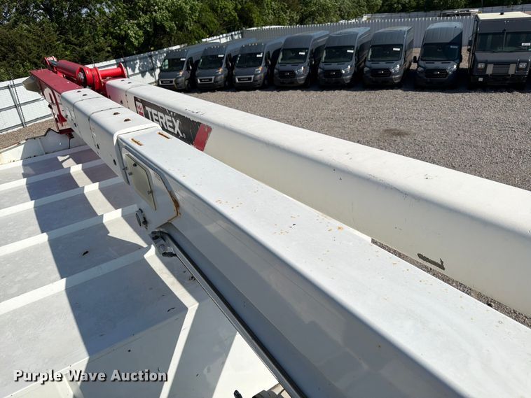 image for item YA3521 2015 Ford F750 Super Duty forestry bucket truck