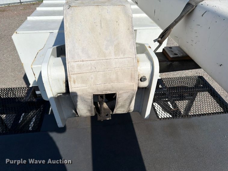 image for item YA3521 2015 Ford F750 Super Duty forestry bucket truck