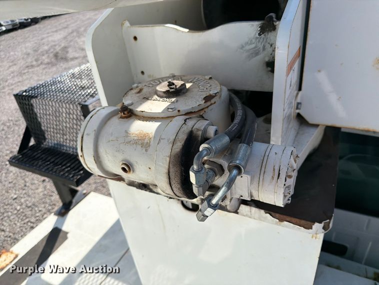 image for item YA3521 2015 Ford F750 Super Duty forestry bucket truck