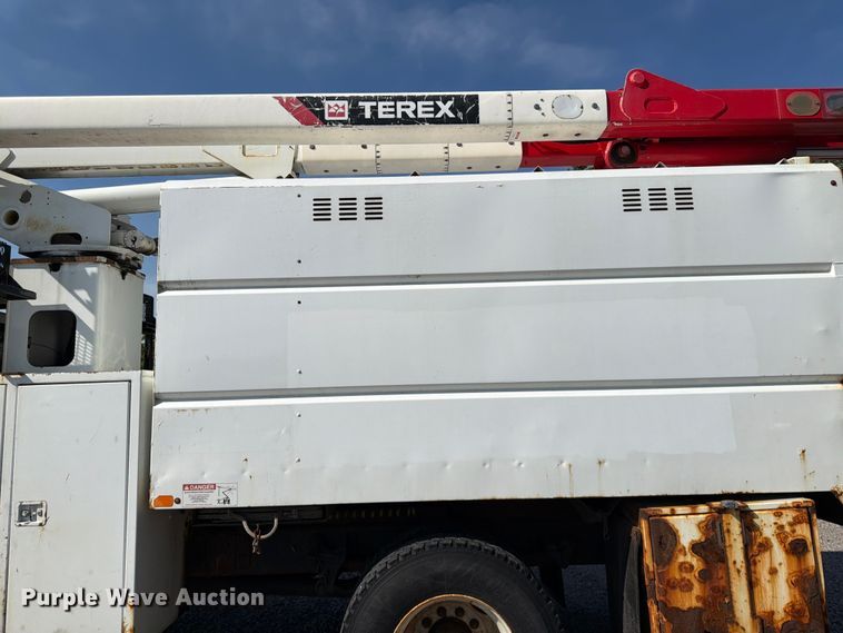 image for item YA3521 2015 Ford F750 Super Duty forestry bucket truck