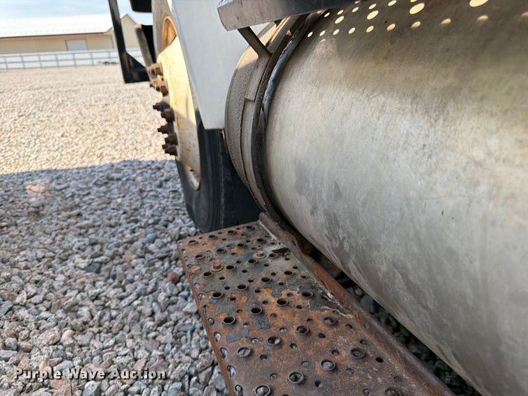 image for item YA3521 2015 Ford F750 Super Duty forestry bucket truck