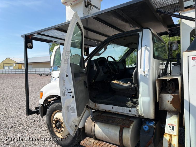 image for item YA3521 2015 Ford F750 Super Duty forestry bucket truck