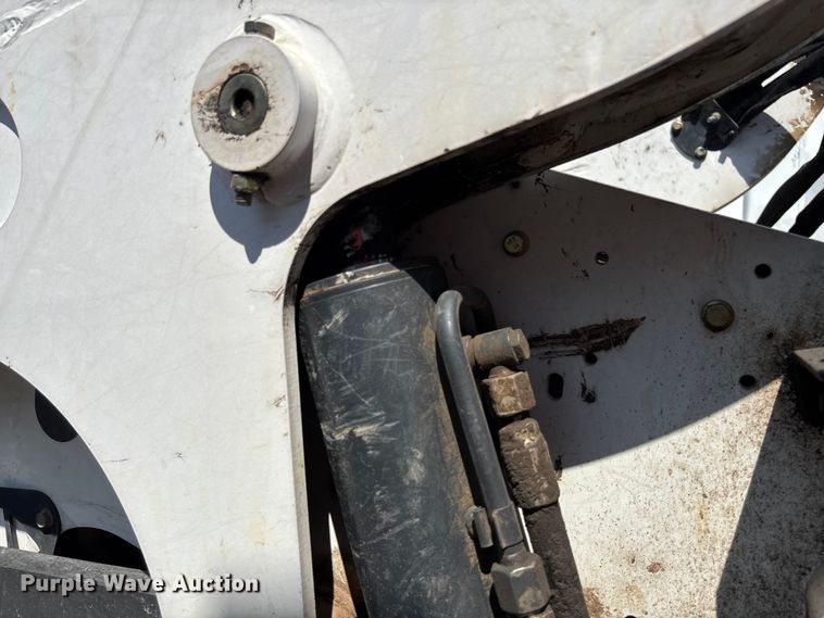 image for item YA3541 2016 Bobcat T750 tracked skid steer loader
