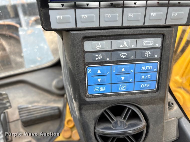 image for item YA3659 2020 Komatsu PC138USLC-11 excavator