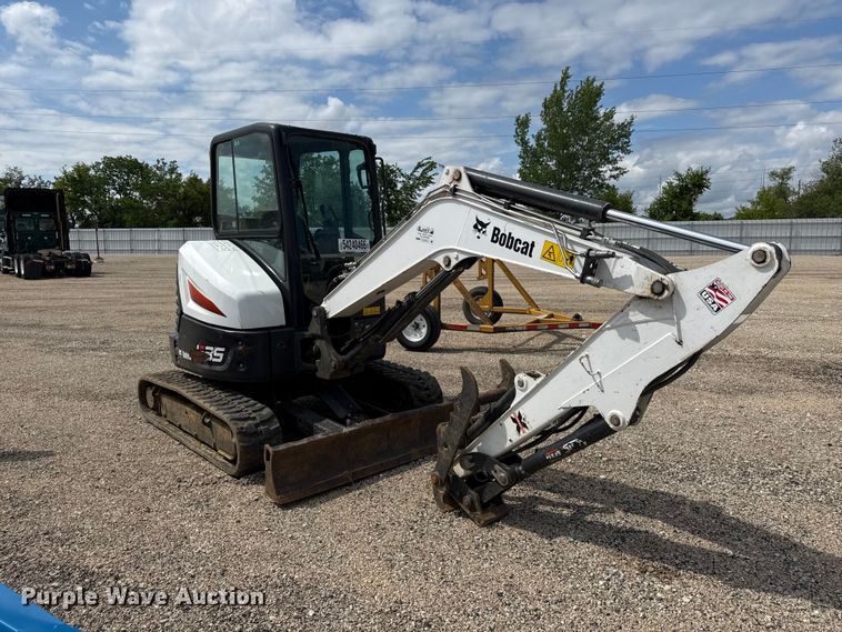 image for item YA3705 2020 Bobcat E35 mini excavator