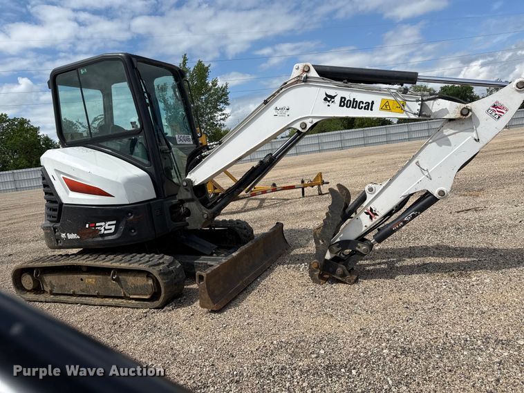 image for item YA3705 2020 Bobcat E35 mini excavator