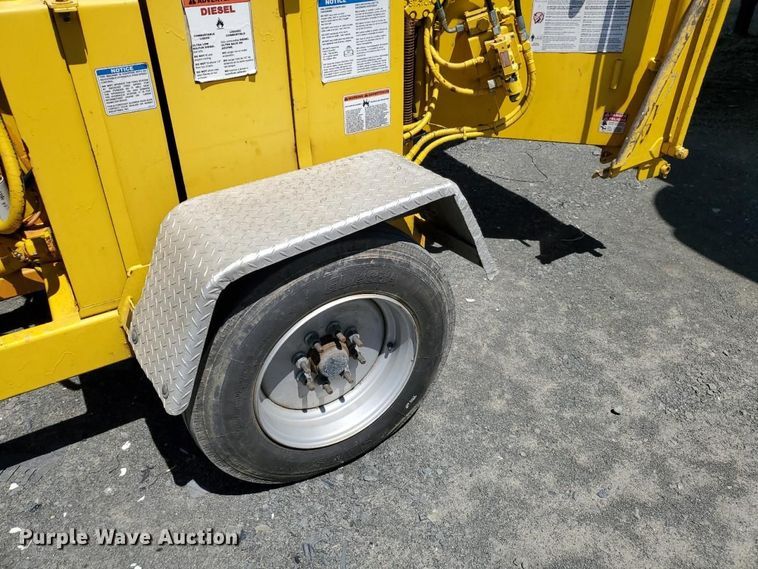 image for item YA3759 Bandit Intimidator 1590XP wood chipper