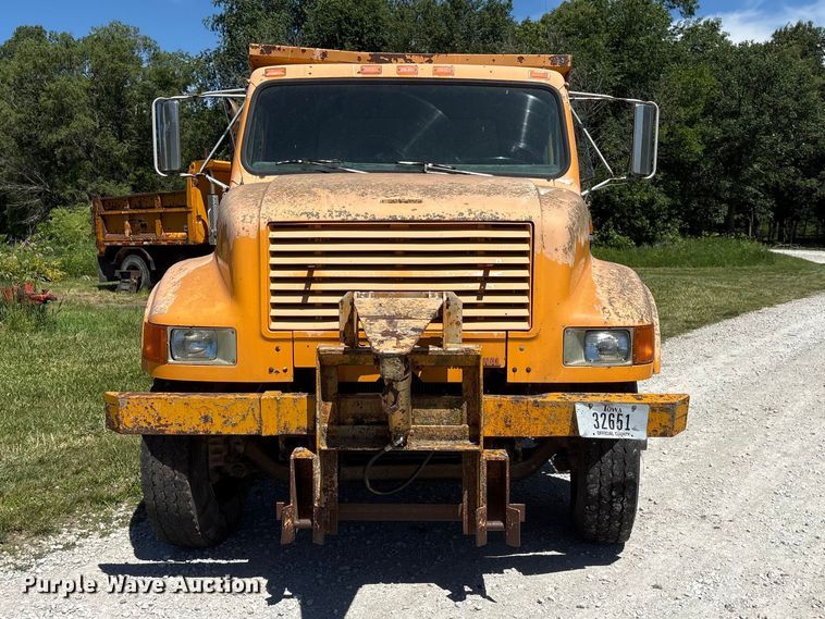 image for item DO5254 1992 International 4900 dump truck