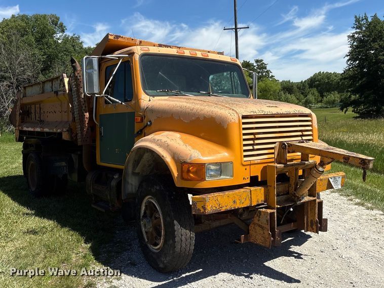 image for item DO5254 1992 International 4900 dump truck