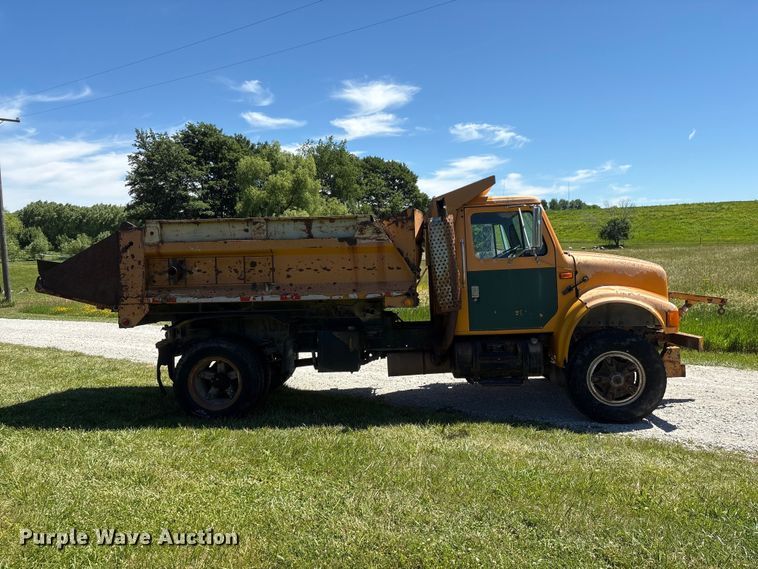 image for item DO5254 1992 International 4900 dump truck