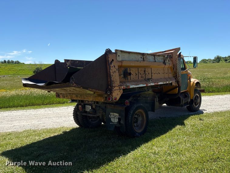 image for item DO5254 1992 International 4900 dump truck