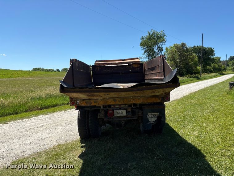 image for item DO5254 1992 International 4900 dump truck