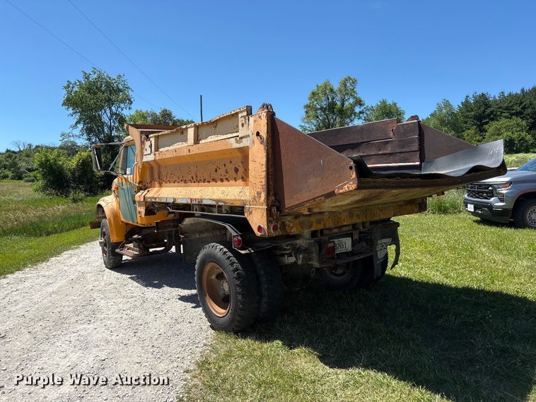 image for item DO5254 1992 International 4900 dump truck