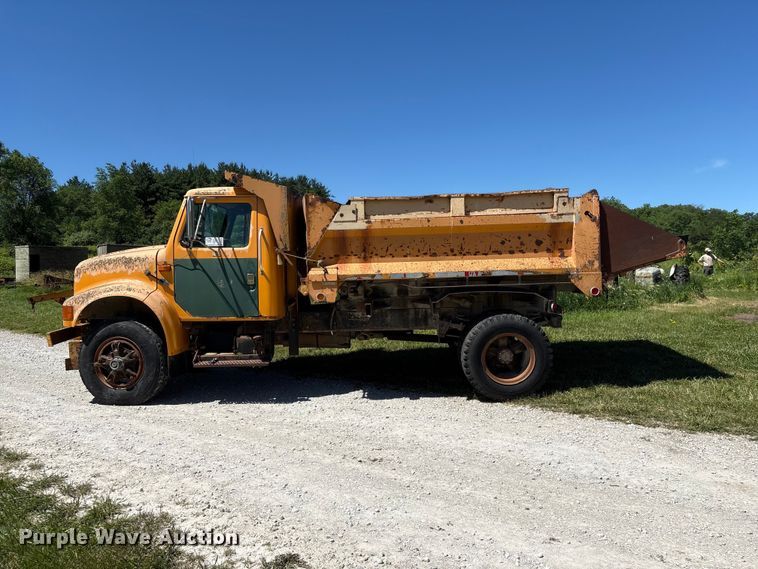 image for item DO5254 1992 International 4900 dump truck