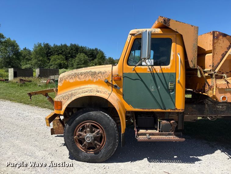 image for item DO5254 1992 International 4900 dump truck