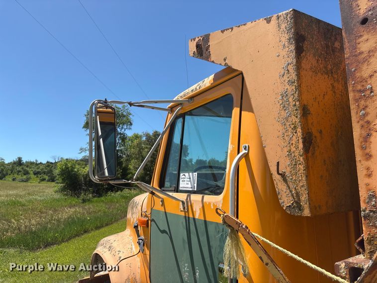 image for item DO5254 1992 International 4900 dump truck