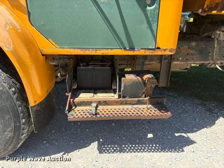 image for item DO5254 1992 International 4900 dump truck