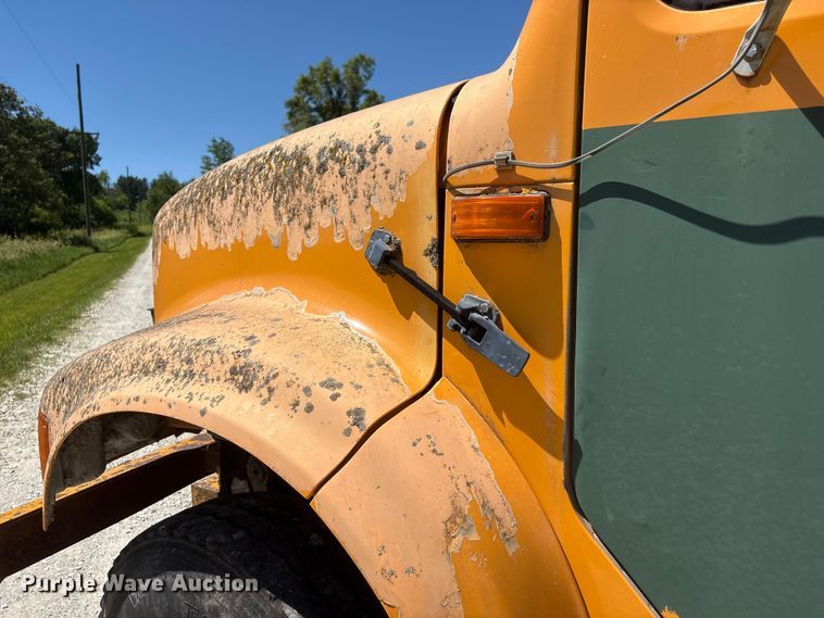 image for item DO5254 1992 International 4900 dump truck