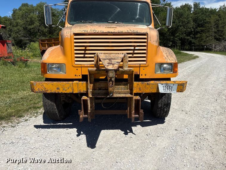 image for item DO5254 1992 International 4900 dump truck