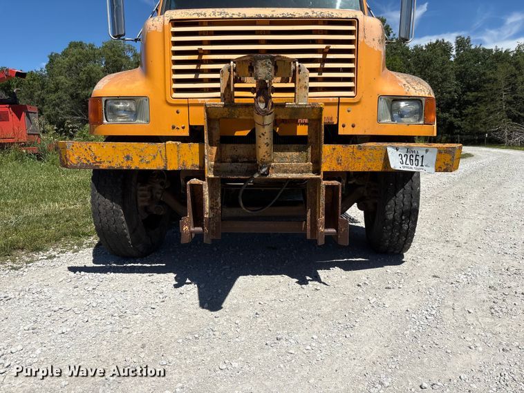 image for item DO5254 1992 International 4900 dump truck