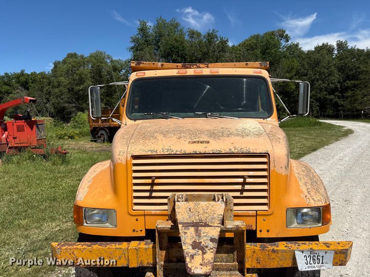 image for item DO5254 1992 International 4900 dump truck