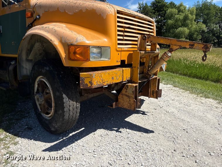 image for item DO5254 1992 International 4900 dump truck