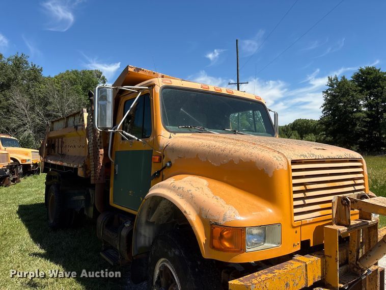 image for item DO5254 1992 International 4900 dump truck