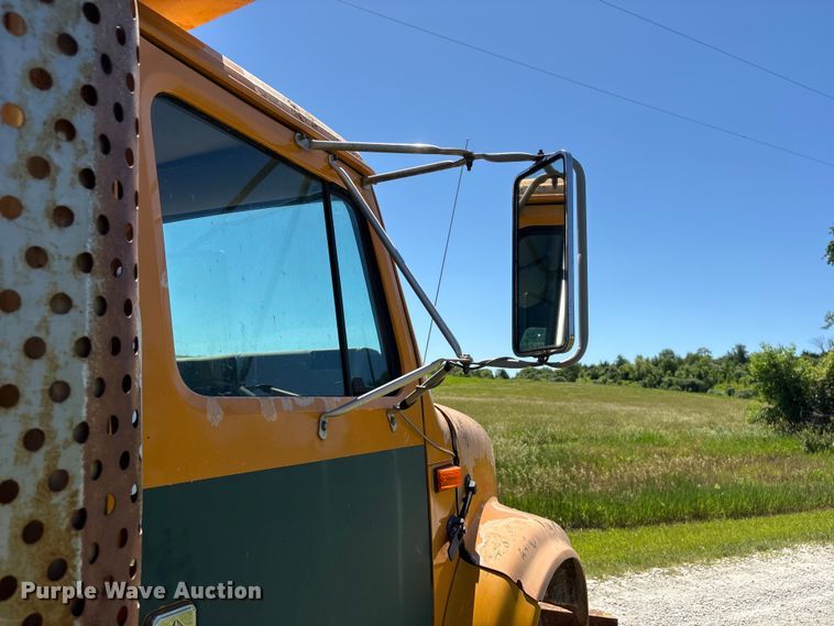 image for item DO5254 1992 International 4900 dump truck
