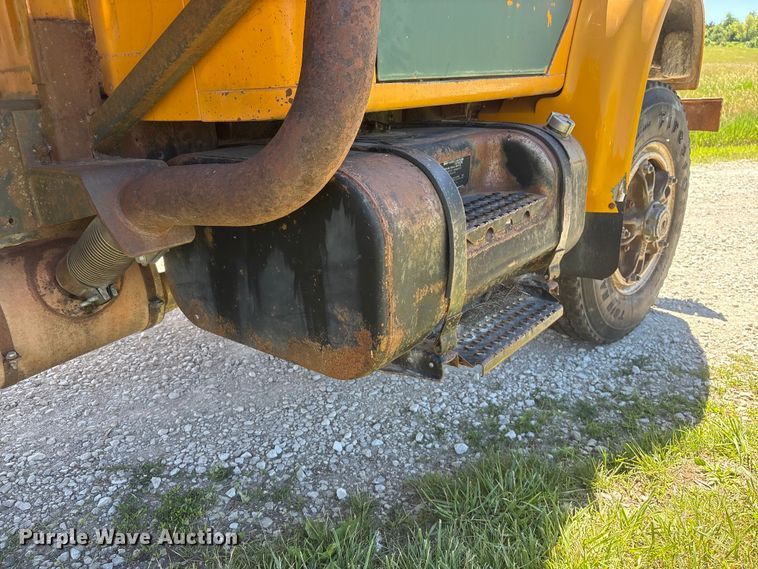 image for item DO5254 1992 International 4900 dump truck