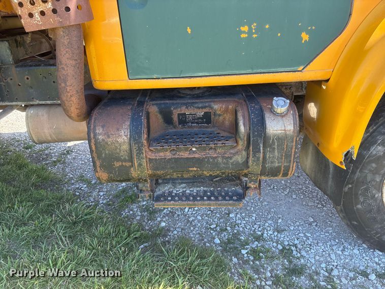 image for item DO5254 1992 International 4900 dump truck