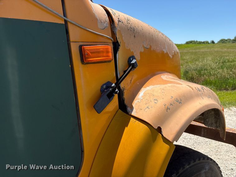 image for item DO5254 1992 International 4900 dump truck
